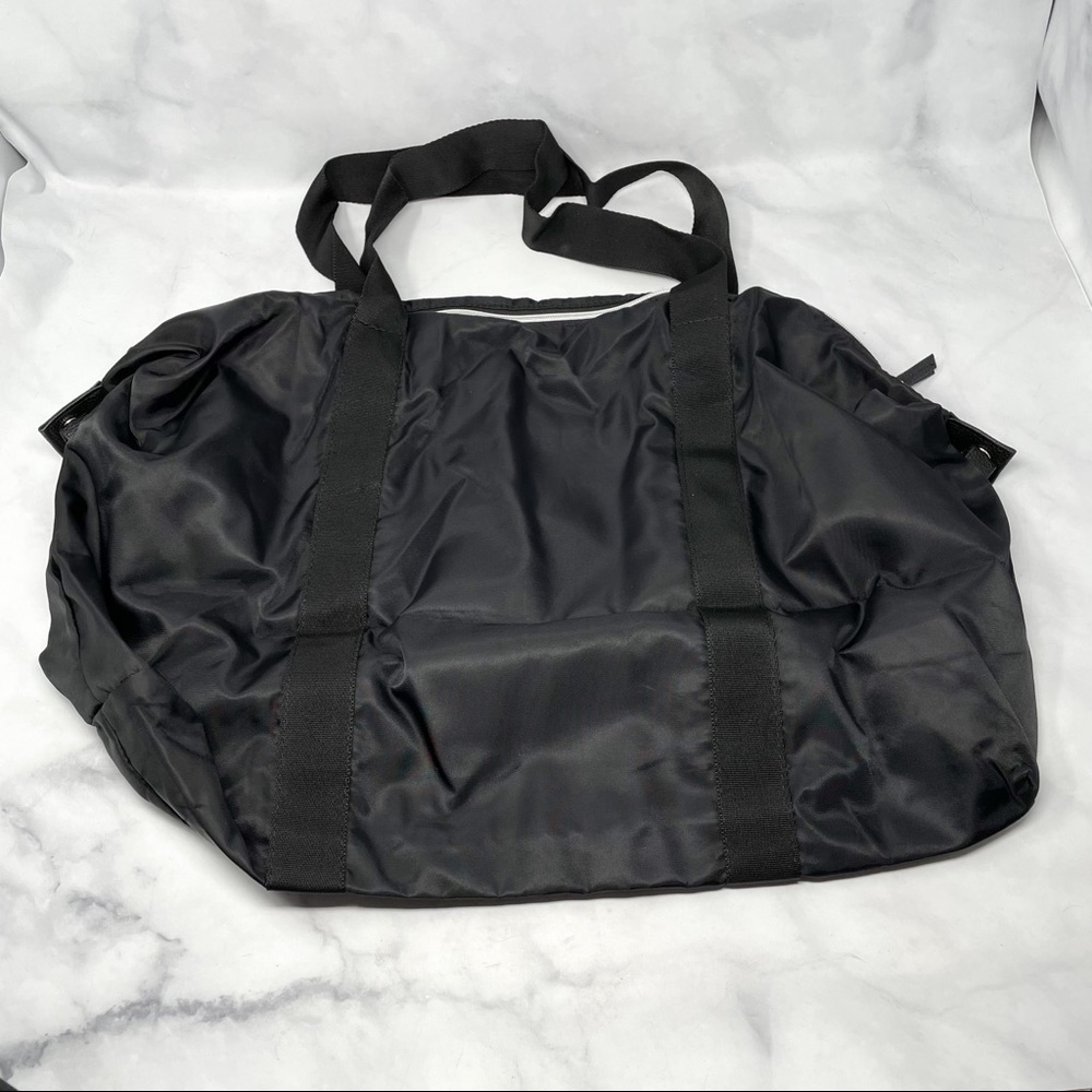 NEW 2 Piece Limited Edition Victoria's Secret London Fashion Show Duffle Bag Set - Picture 8 of 12